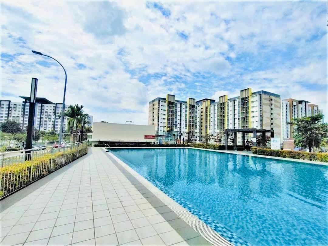 Setia Alam Islamic Homestay Shah Alam Esterno foto
